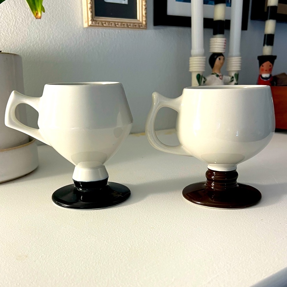 Set of 2 vintage 70s Hall Pedestal Coffee Mugs in Brown, Black and White